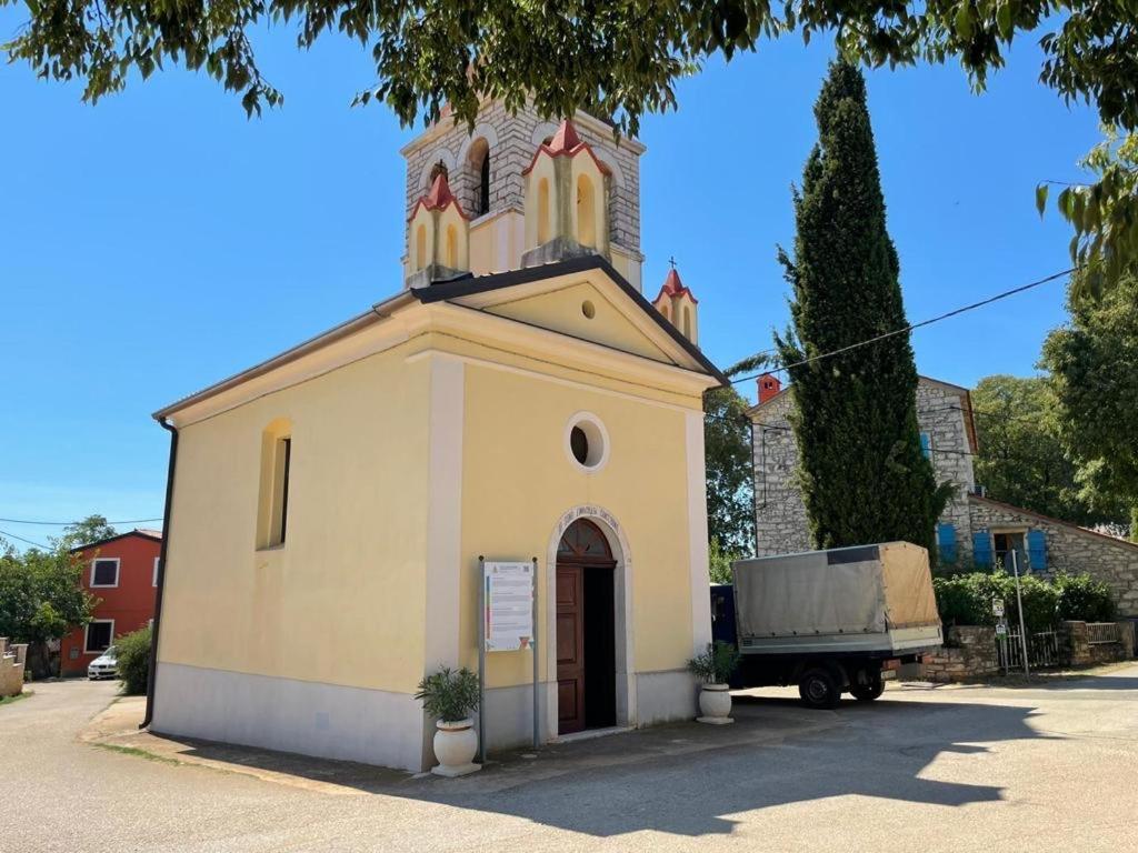Villa Amore Radini Istrian Romantic Studio With Private Parking And Terrace Brtonigla Bagian luar foto