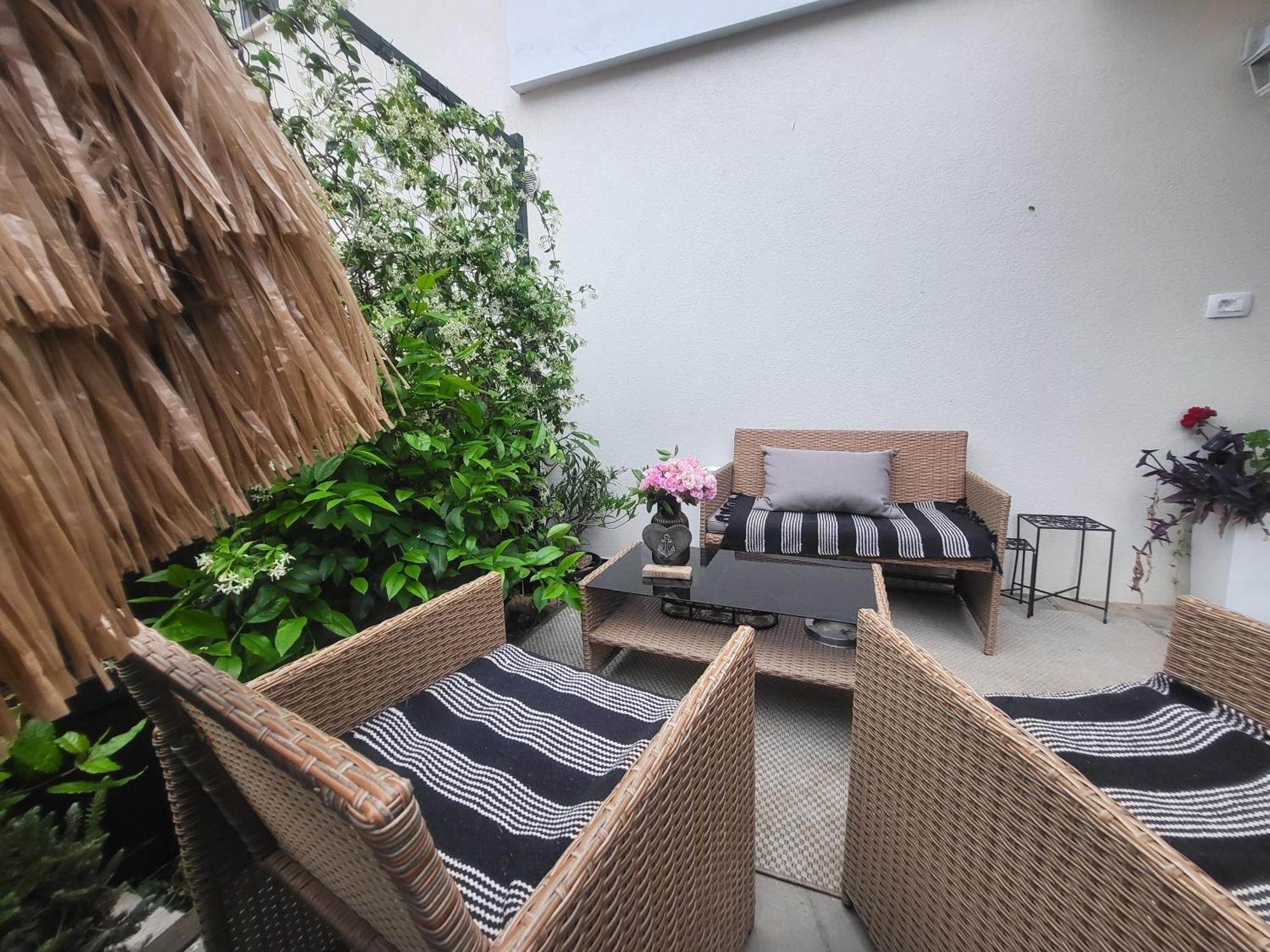 Villa Amore Radini Istrian Romantic Studio With Private Parking And Terrace Brtonigla Bagian luar foto