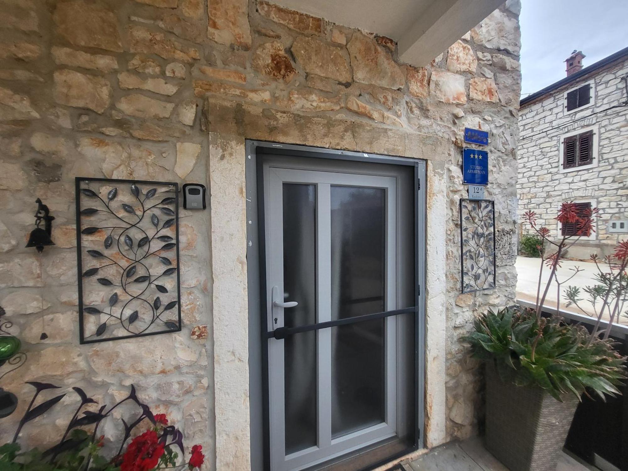 Villa Amore Radini Istrian Romantic Studio With Private Parking And Terrace Brtonigla Bagian luar foto