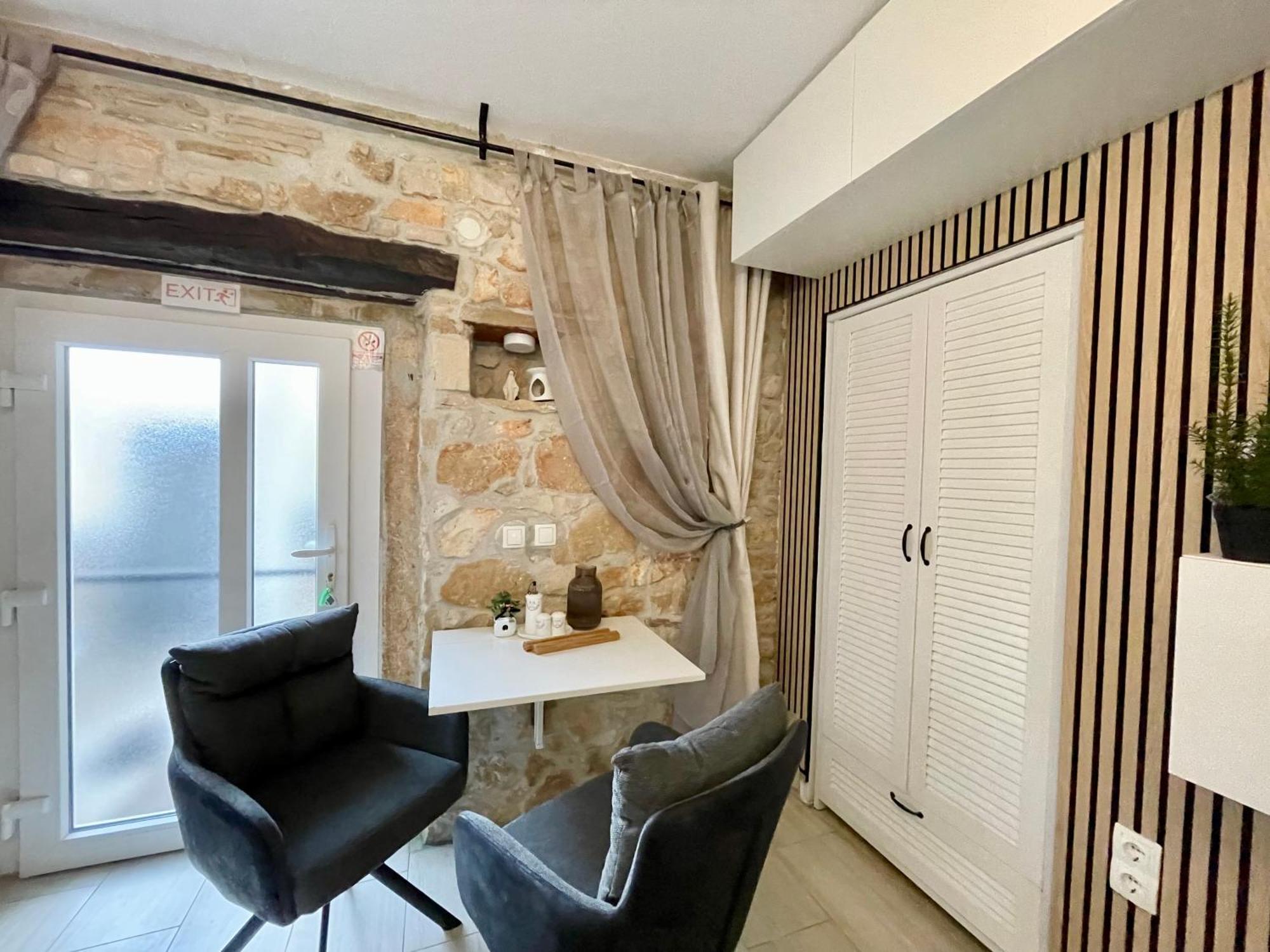 Villa Amore Radini Istrian Romantic Studio With Private Parking And Terrace Brtonigla Bagian luar foto